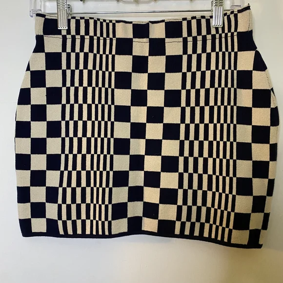 Urban Outfitters Black and‎ White Checkered Mini Skirt - Picture 4 of 8